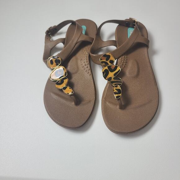 OkaB Sandals 6 Ankle Strap Flat Brown Leopard Button Animal  Summer Beachy Vacay - Picture 13 of 14